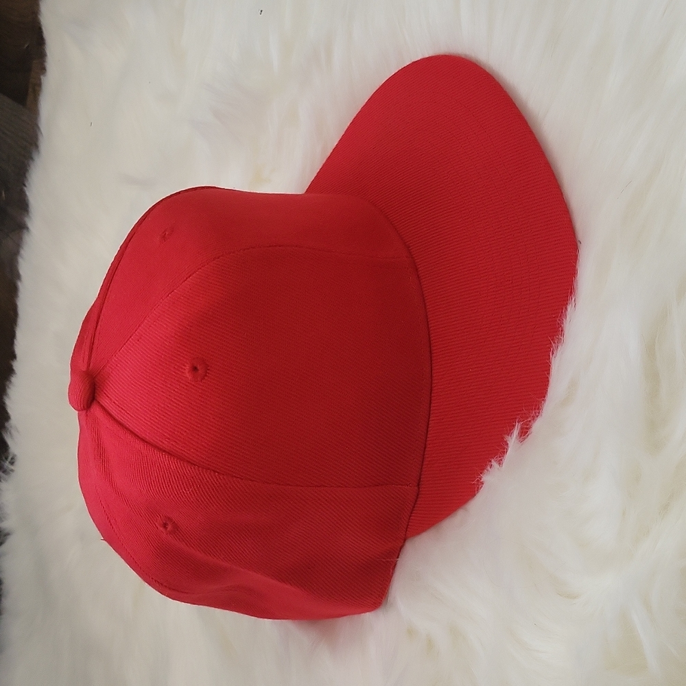 Mens red fitted cap.